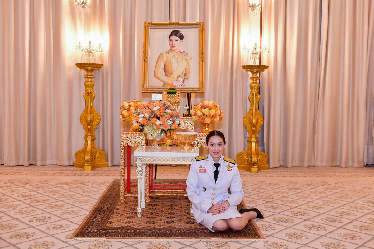 นายกฯ รับพระราชทานบัตรอำนวยพรปีใหม่ จากผู้แทนพระองค์ เจ้าฟ้าสิริวัณณวรี