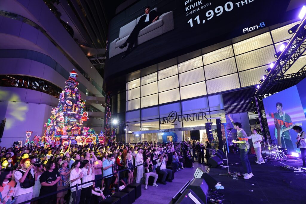 เอ็มสเฟียร์ เอ็มโพเรียม เอ็มควอเทียร์ ฉลองเคานต์ดาวน์