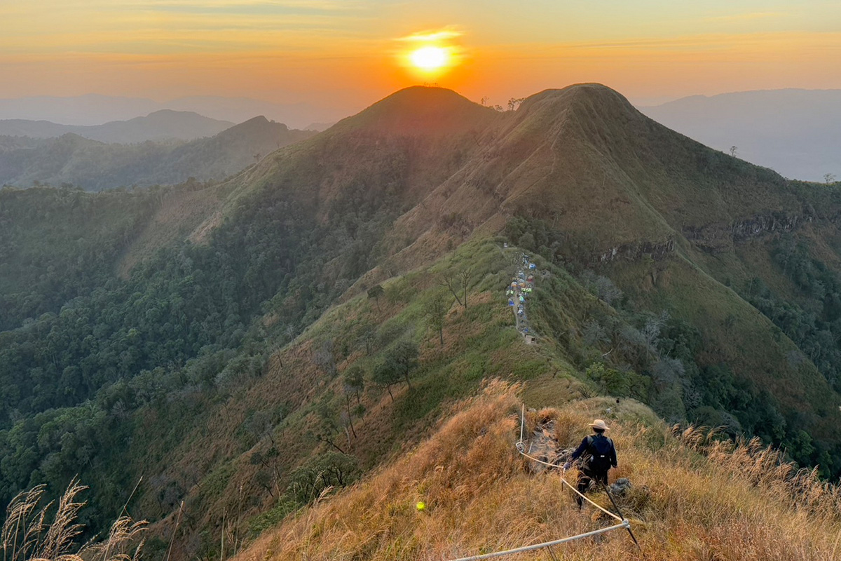 ชวนเที่ยว “อุทยานทองผาภูมิ” ท้าหนาวพิชิตยอดเขาช้างเผือก