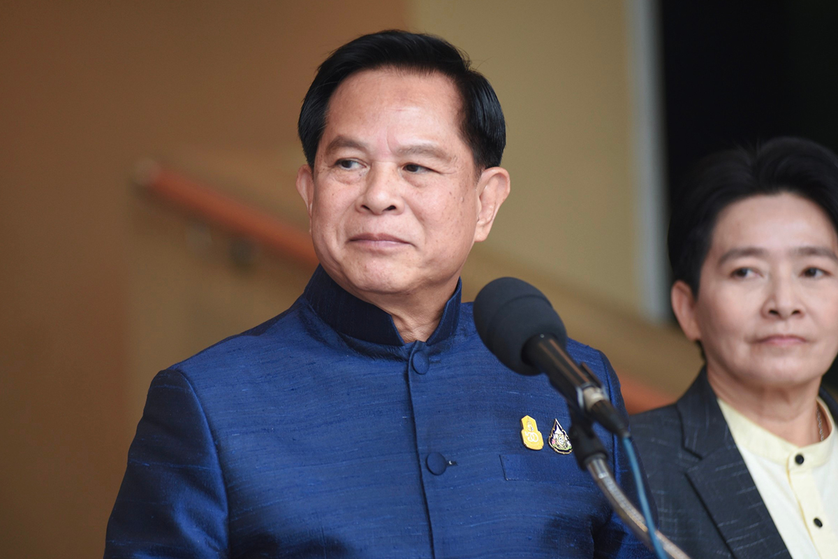 ‘ทักษิณ’ ปัดข่าวปรับ ‘พีระพันธุ์’ ยังงานหนัก