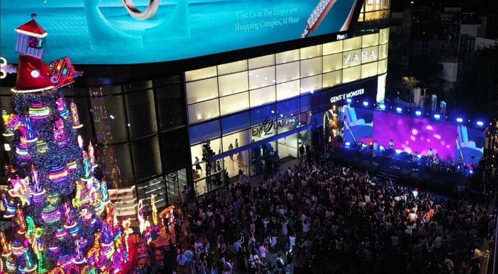 เอ็มสเฟียร์ เอ็มโพเรียม เอ็มควอเทียร์ ฉลองเคานต์ดาวน์