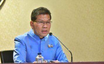 คารม พลพรกลาง