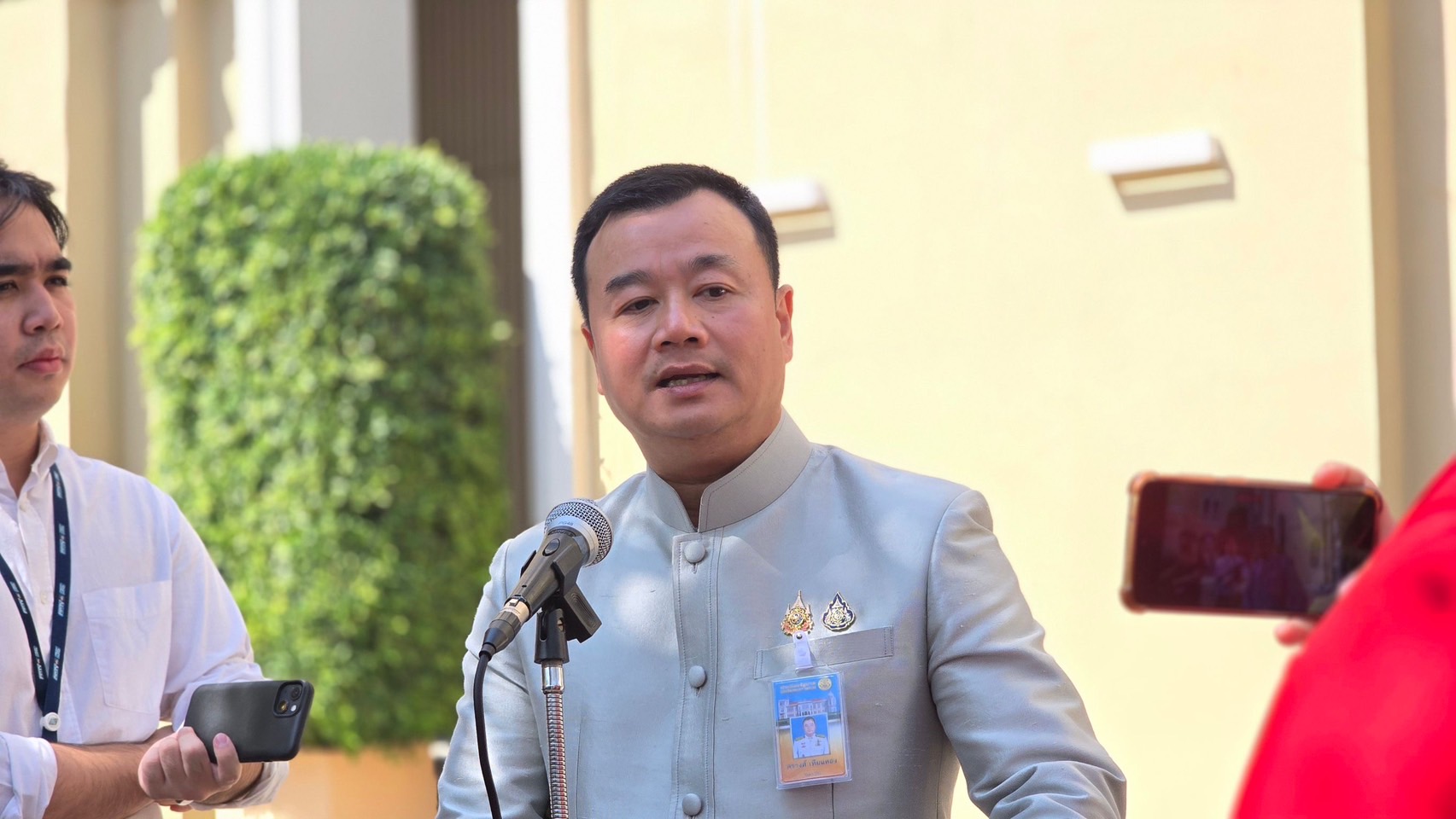 สรวงศ์มั่นใจ เพื่อไทยกวาดสนาม อบจ. เผย “ทักษิณ” ไม่โกรธโดนปาถุง