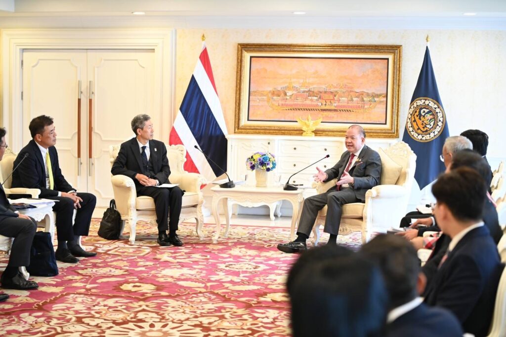 นายพิชัย นริพทะพันธุ์