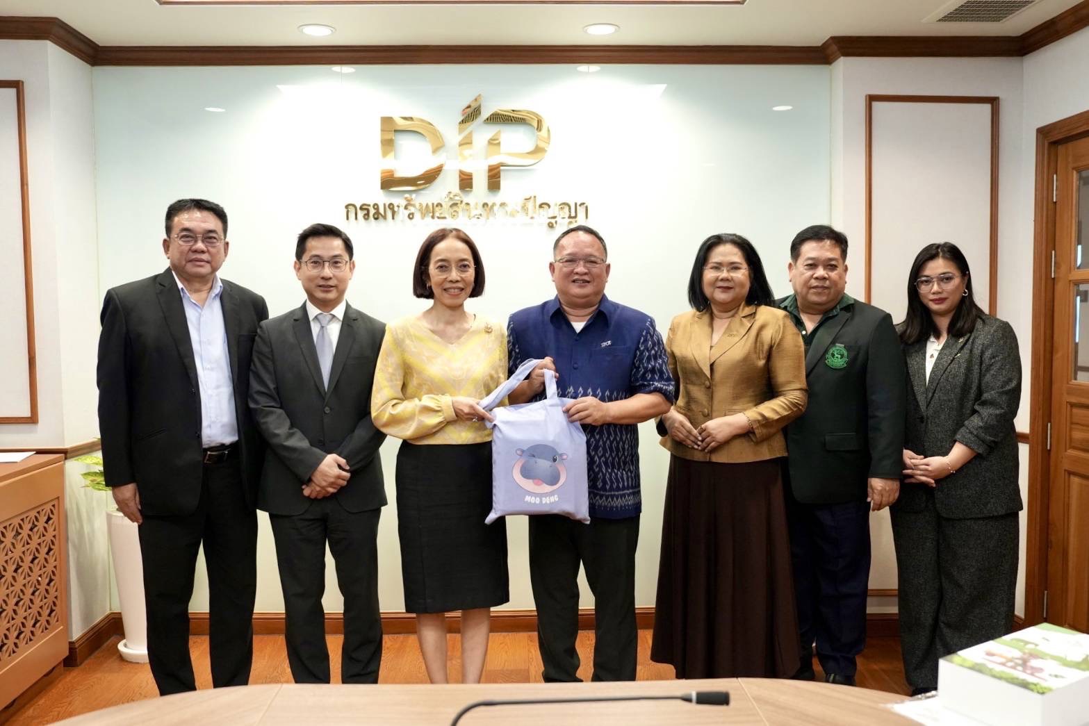 กรมทรัพย์สินทางปัญญา จับมือ องค์การสวนสัตว์ฯดัน ‘หมูเด้ง’ ดังไกลระดับโลก
