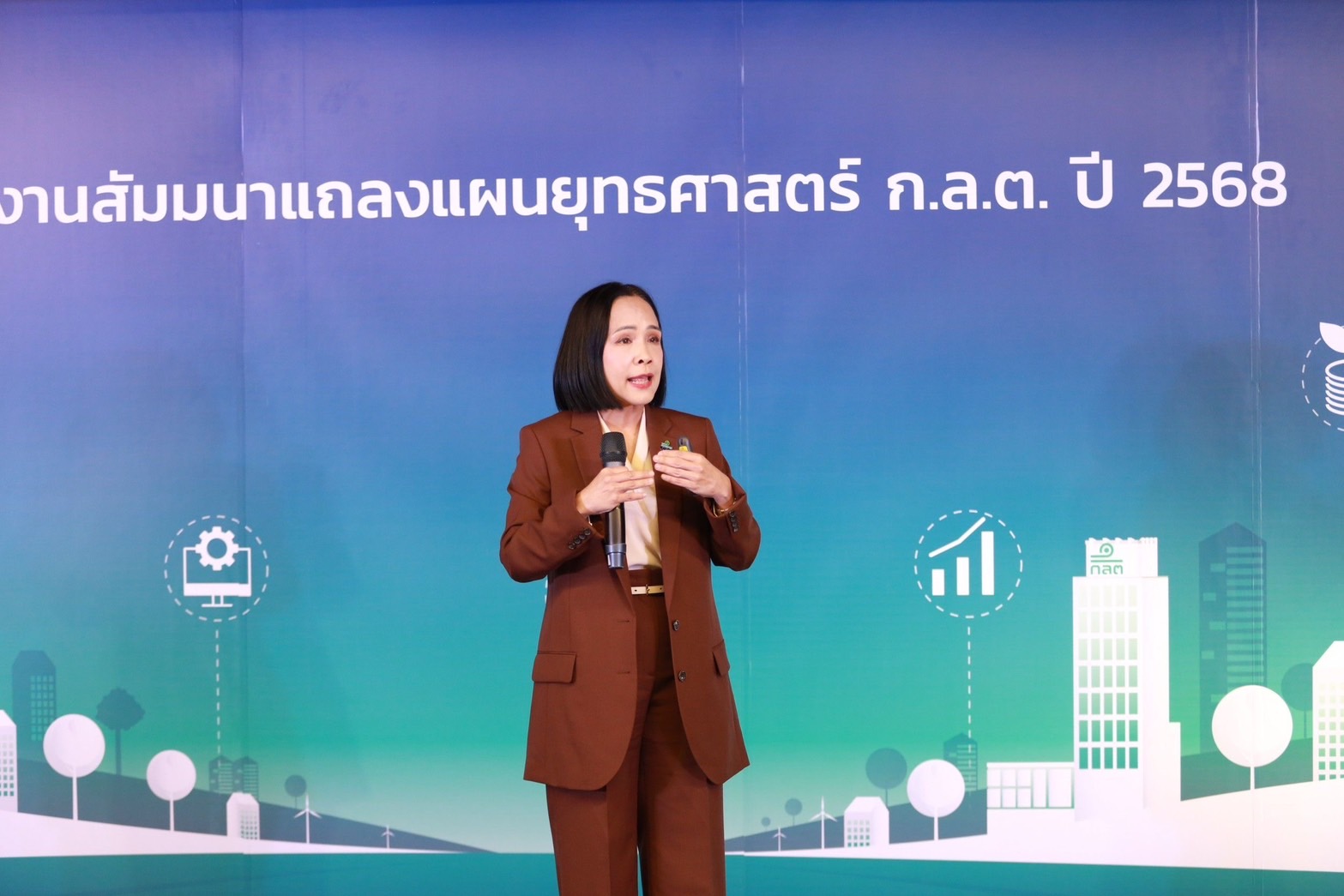 พรอนงค์ บุษราตระกูล