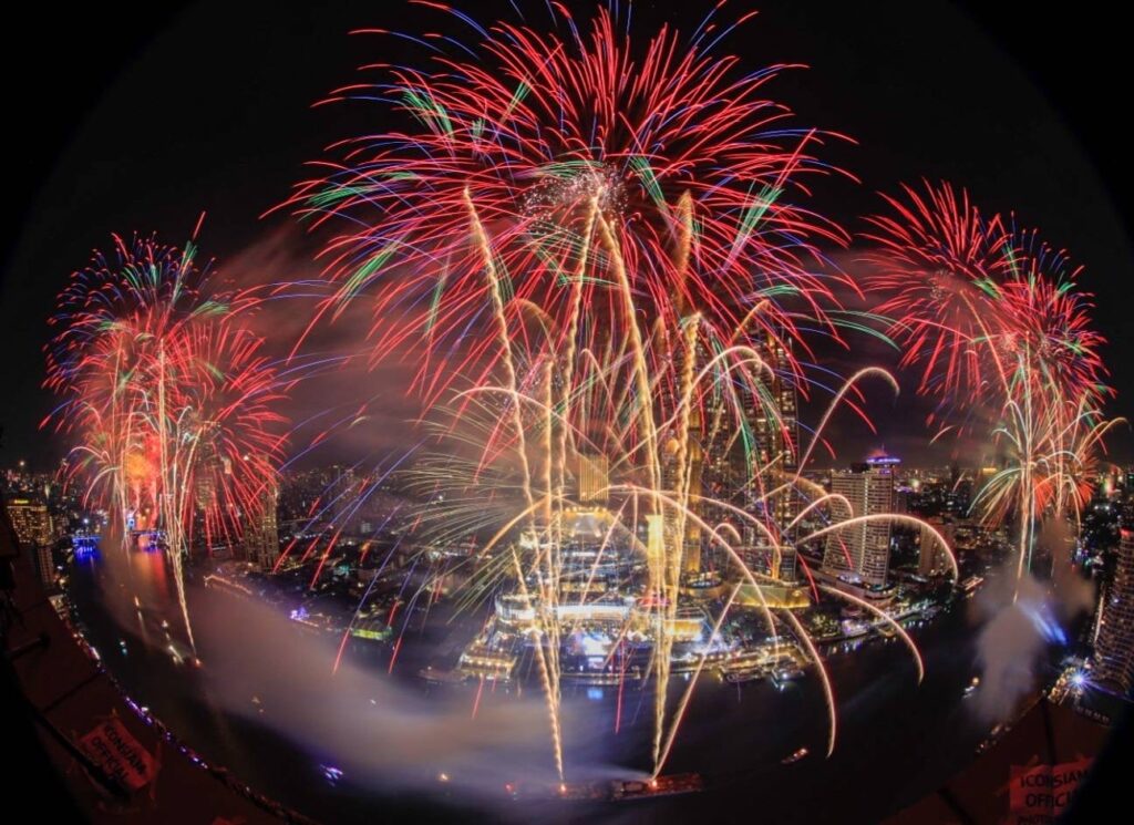 เคานต์ดาวน์ 2025 ไอคอนสยาม