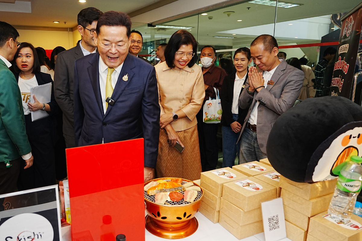 นภินทร ยกย่องธุรกิจต้นแบบแฟรนไชส์แห่งปี 10 แบรนด์ พร้อมหนุนสร้างรายได้เพิ่ม