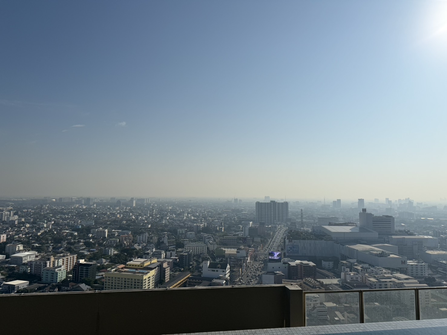 เช้านี้ กทม.เจอ PM 2.5 พุ่ง เกิน 100 ไมโครกรัมกว่า 30 เขต บางนาสูงสุด
