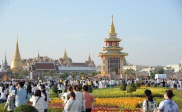 พระเขี้ยวแก้ว สนามหลวง