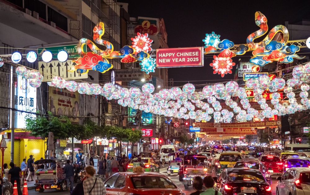 ตรุษจีน 2568 เยาวราชประดับไฟรับปีมะเส็ง ถึง 9 ก.พ. มัดรวมวิธีเดินทาง