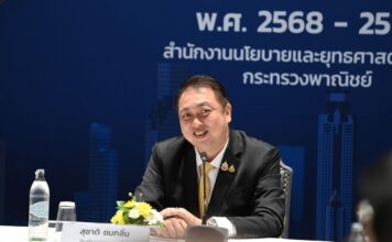 นายสุชาติ ชมกลิ่น