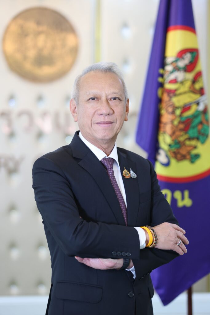พิพัฒน์ รัชกิจประการ รัฐมนตรีว่าการกระทรวงแรงงาน 