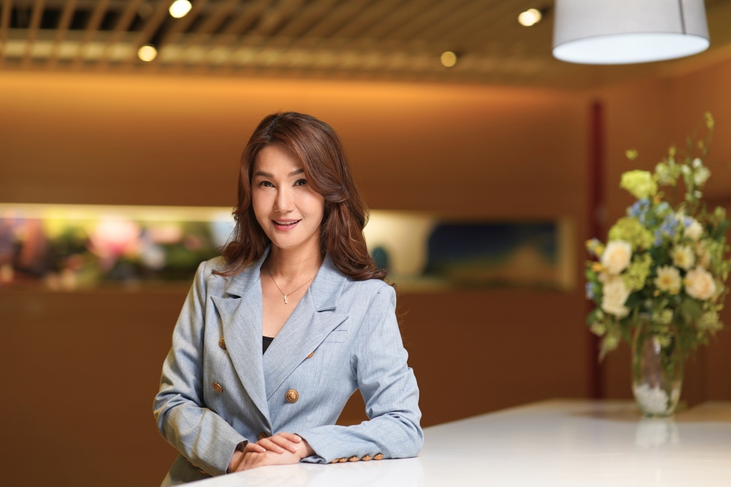 นางสาวพรสุรีย์ กอนันทา รองประธานกรรมการบริหาร ฝ่ายกิจการองค์กร บริษัท เชฟรอนประเทศไทยสำรวจและผลิต จำกัด