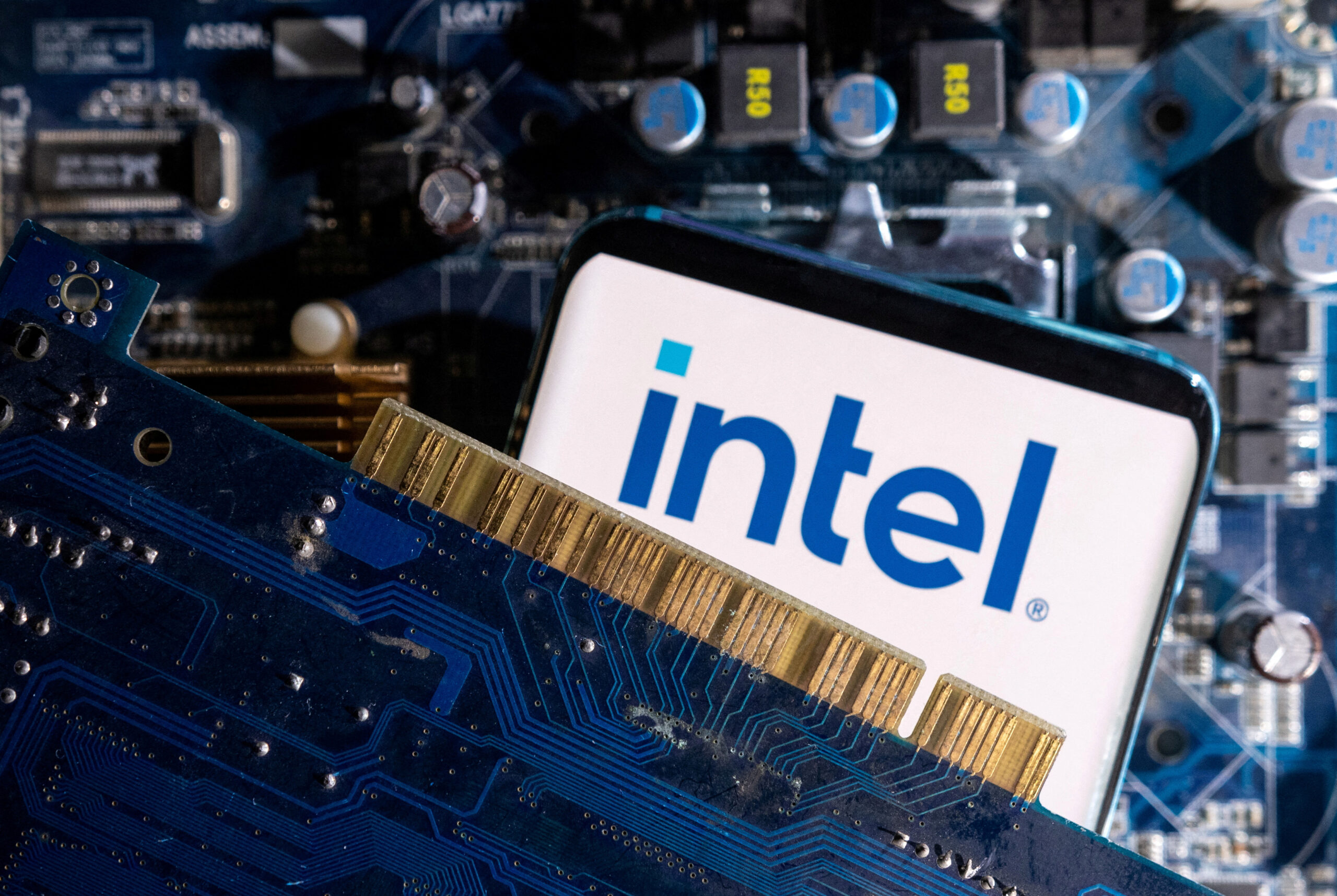 รุมทึ้ง Intel