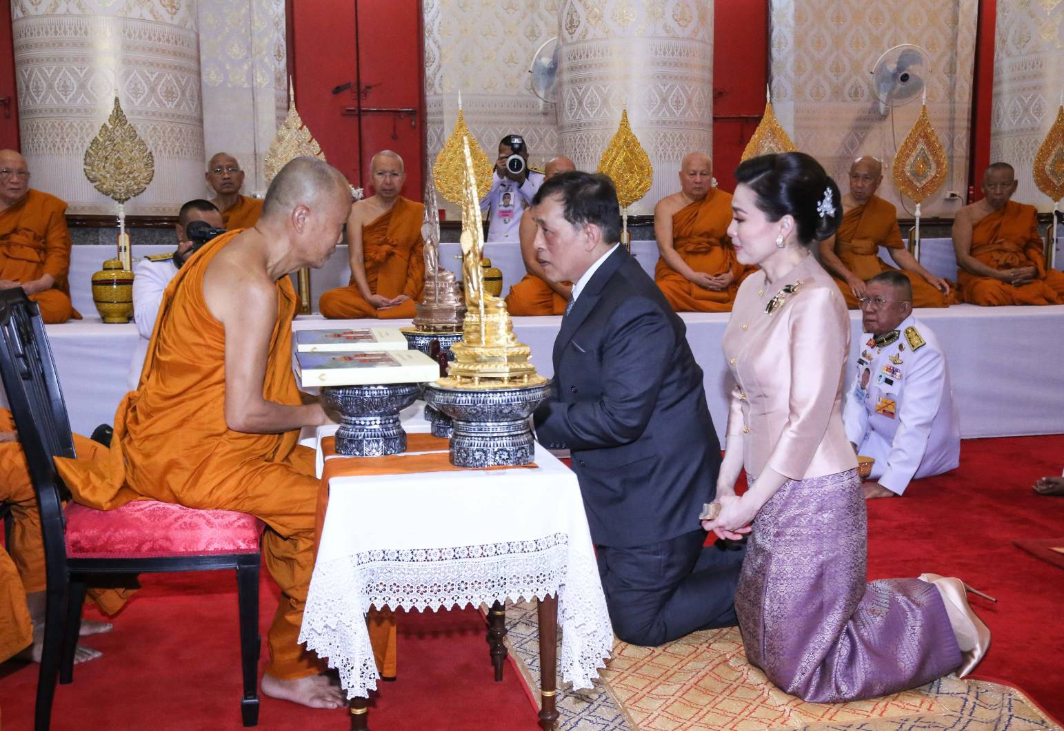 ในหลวง พระราชินี เสด็จฯ จ.อุดรธานี สมโภชพระอาราม 100 ปี วัดโพธิสมภรณ์