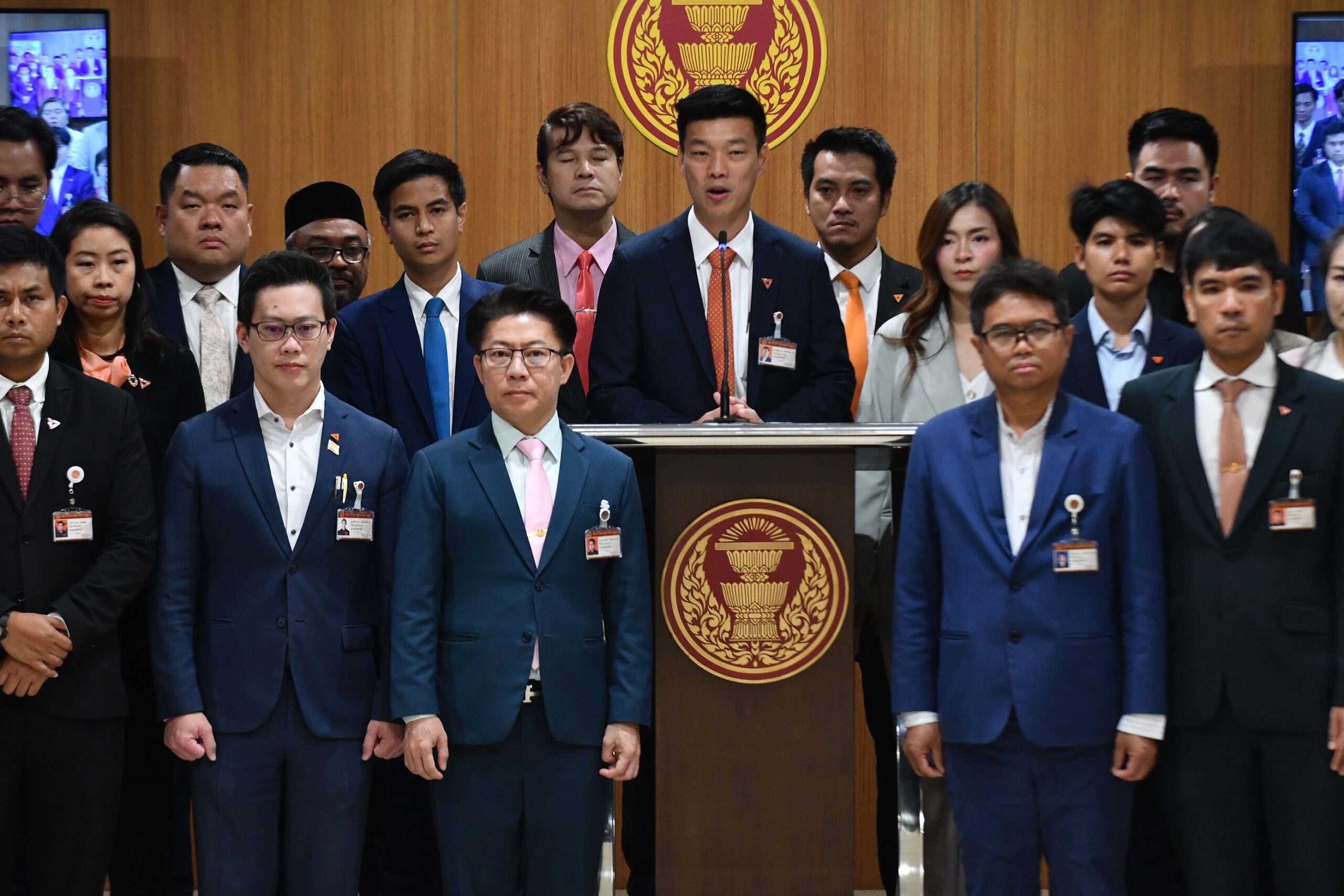 พรรคประชาชน จี้นายกฯ ยุบสภา หากเดินหน้านโยบายแก้รัฐธรรมนูญไม่ได้