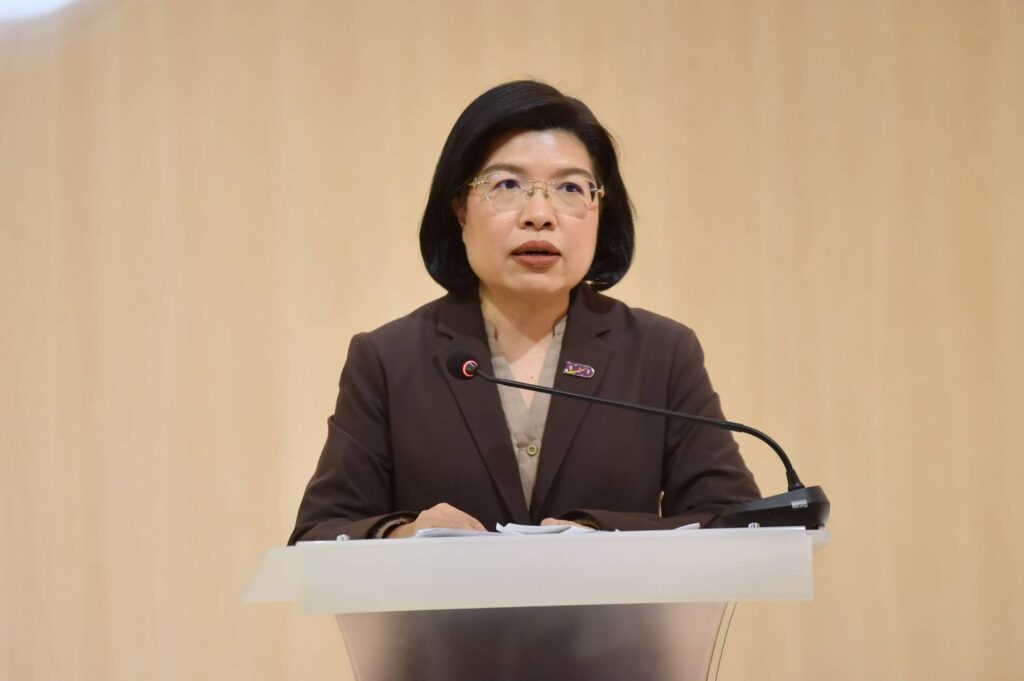นางอรมน ทรัพย์ทวีธรรม