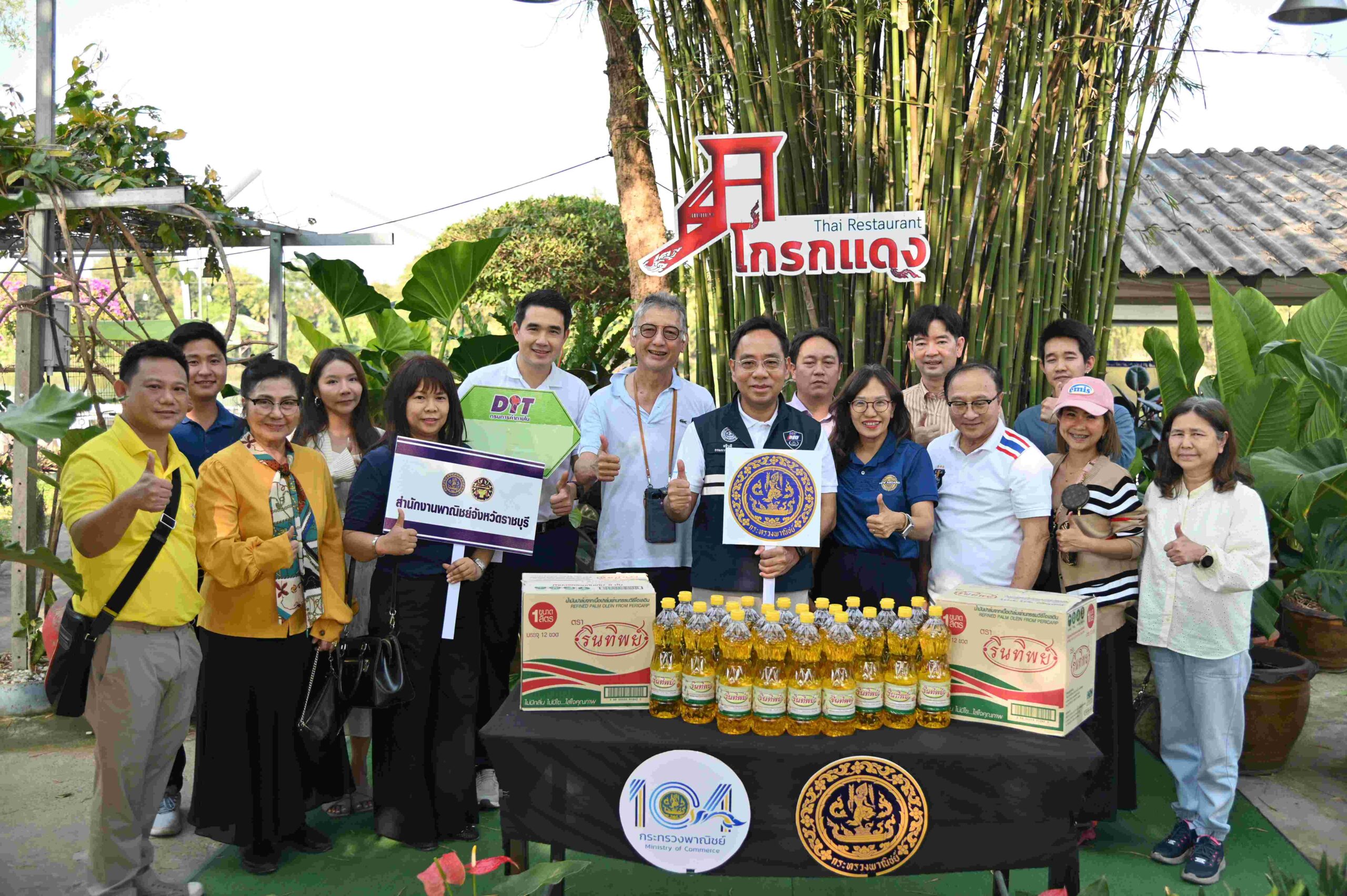 พาณิชย์ ผนึกตลาดสด-ตลาดกลาง ปั๊มน้ำมัน เปิด 320 จุด ขายน้ำมันปาล์ม 3 ล้านขวด