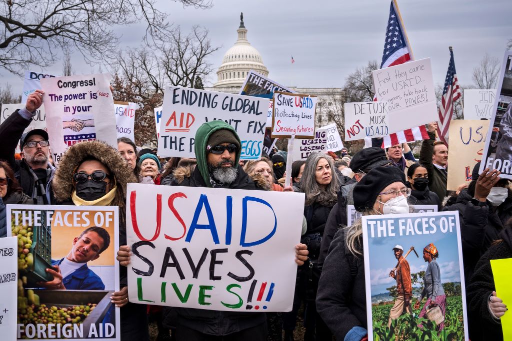 ผู้พิพากษาระงับ แผนทรัมป์หยุดงาน USAID ในนาทีสุดท้าย