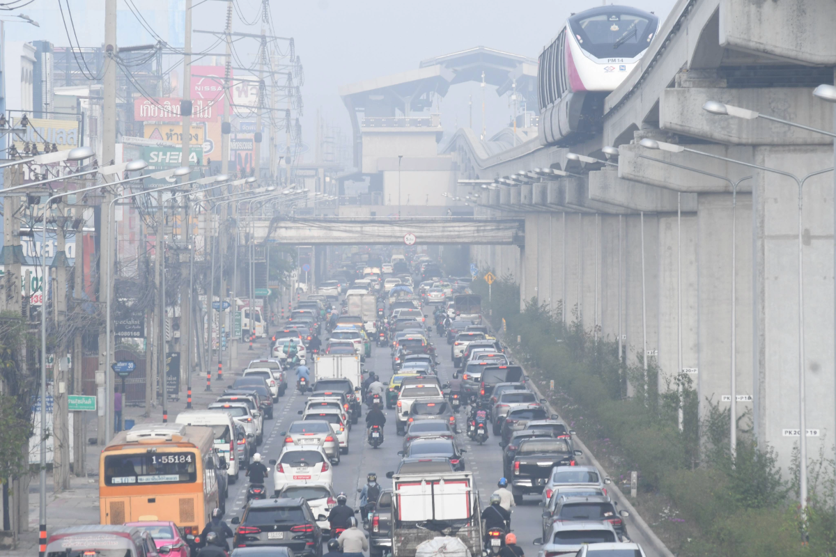 คนกรุงมองฝุ่น PM 2.5 รุนแรงมาก-รถไฟฟ้าฟรี ช่วยแก้ปัญหาน้อยมาก