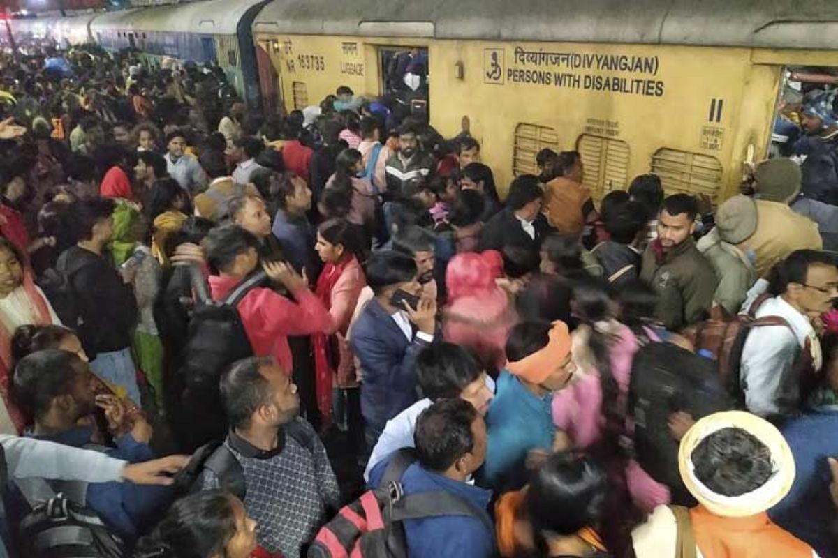 ผู้แสวงบุญเหยียบกันเสียชีวิต 15 ราย ที่สถานีรถไฟ กรุงนิวเดลี