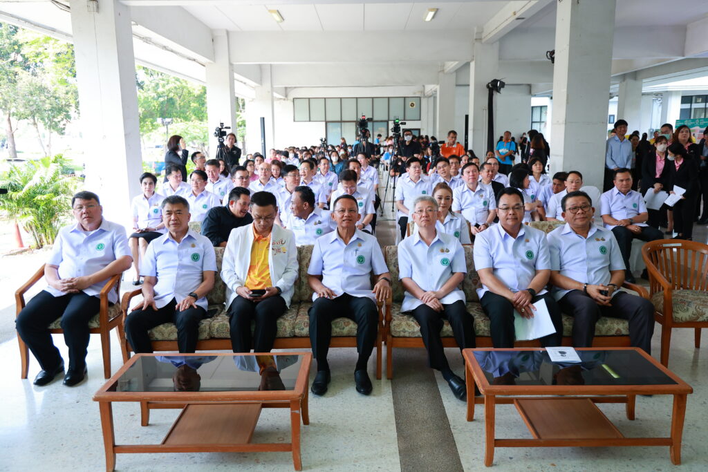นายสมศักดิ์ เทพสุทิน