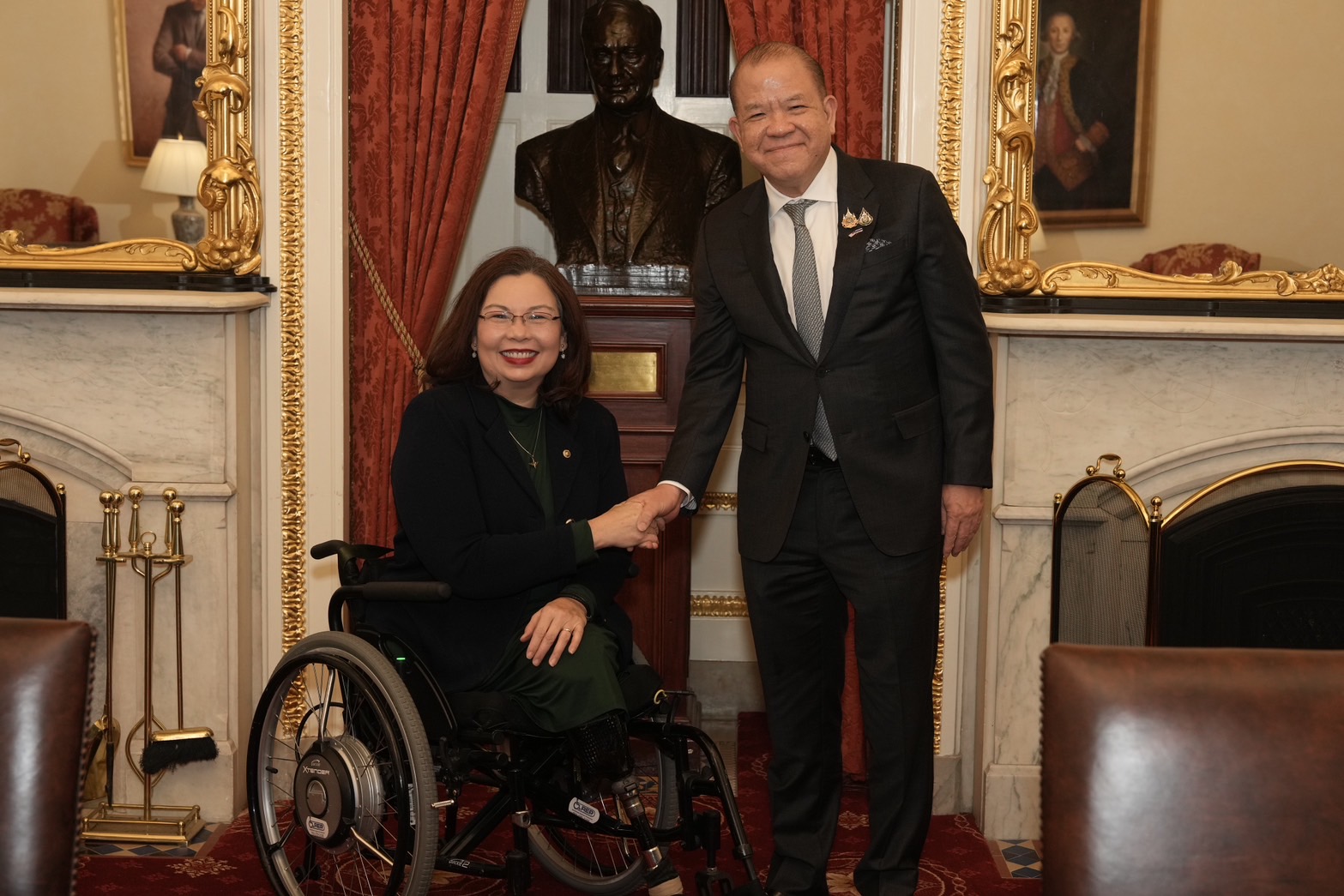 ‘พิชัย’ พบ สว.แทมมี่ ดักเวิร์ธ กระชับสัมพันธ์-แลกเปลี่ยนความรู้