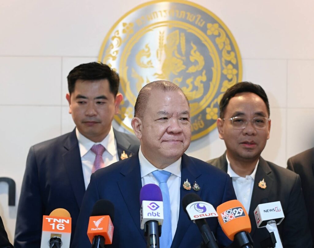 นายพิชัย นริพทะพันธุ์