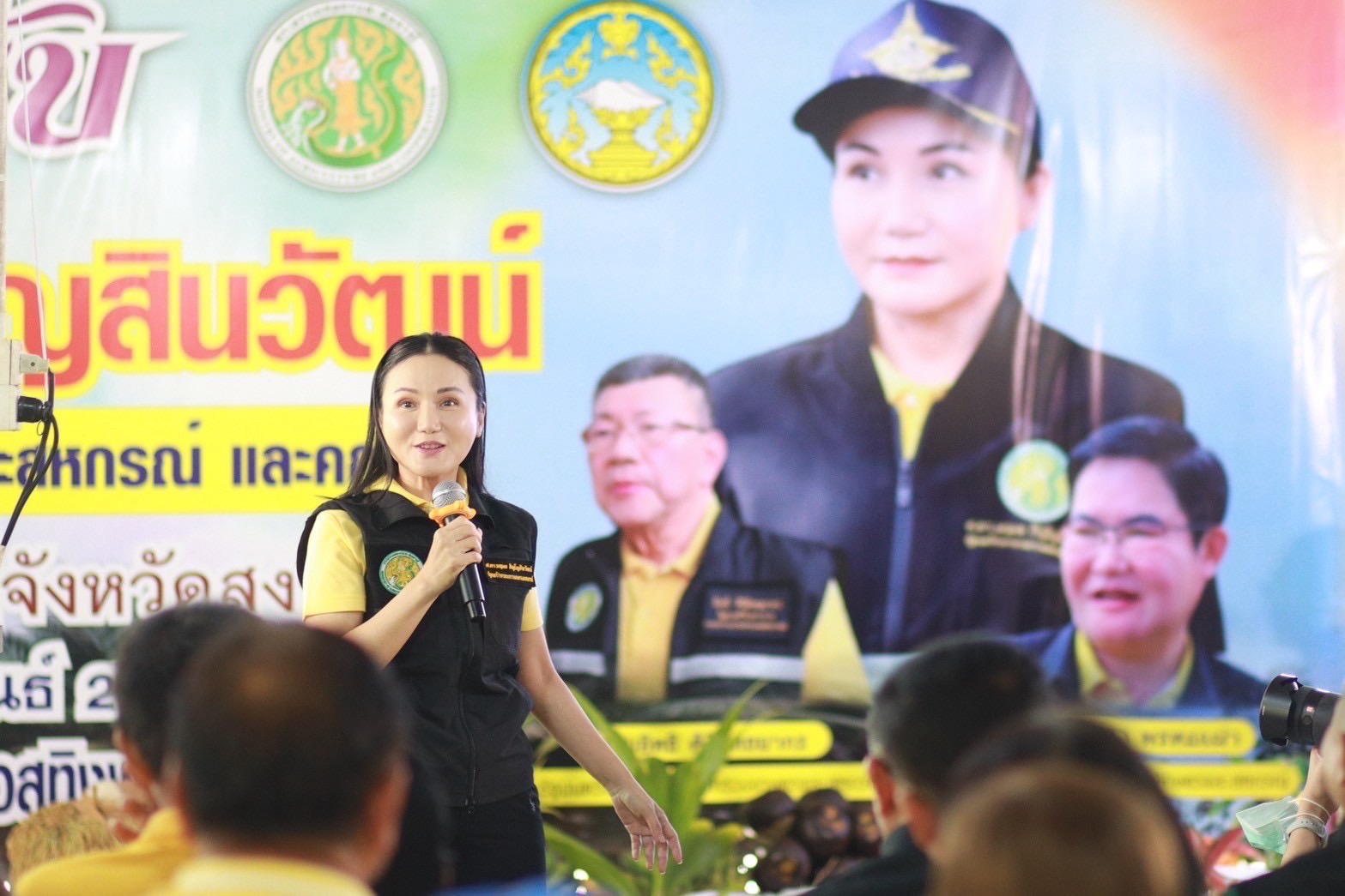 “นฤมล” เยี่ยมเกษตรกร อ.สทิงพระ เล็งขยายพื้นที่ปลูกมะพร้าวน้ำหอมกว่า 2,000 ไร่