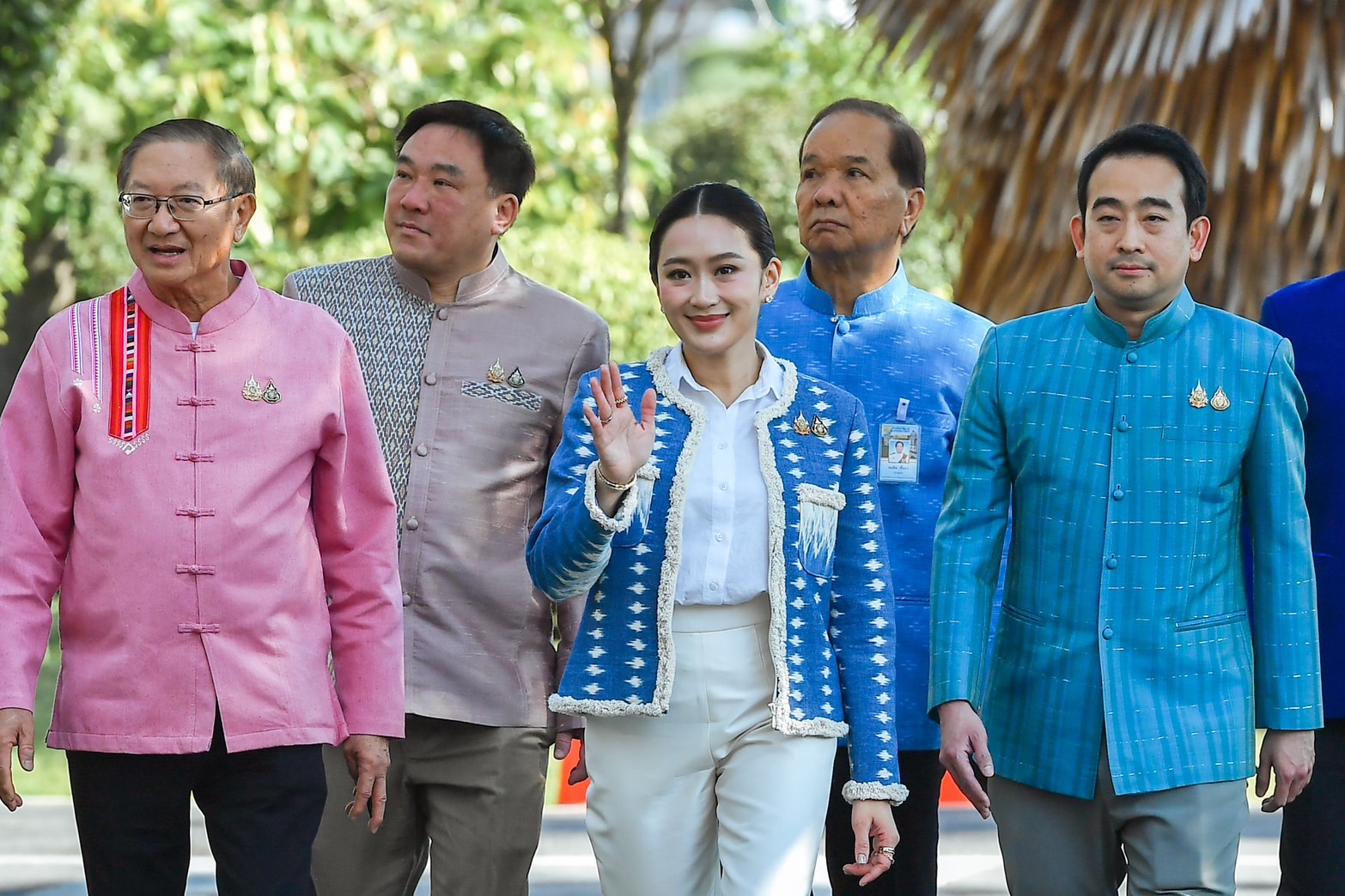 นายกฯ จี้ ครม.จัดการเด็ดขาดแก๊งคอลเซ็นเตอร์ ภูมิธรรมจ่อสั่งย้ายข้าราชการระดับสูงเอี่ยว