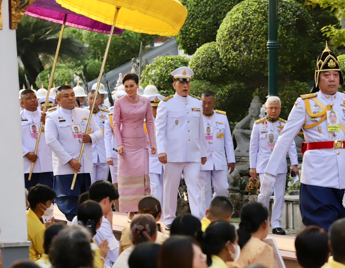 ในหลวง พระราชินี เสด็จฯ บำเพ็ญพระราชกุศล มาฆบูชา