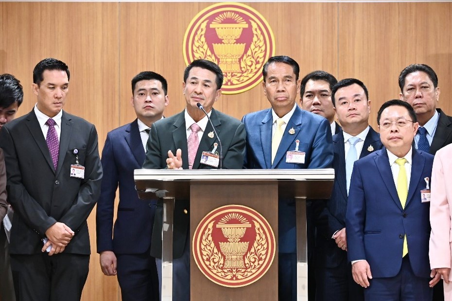 เพื่อไทย จำใจทำองค์ประชุมล่ม เพื่อปกป้องร่างแก้รัฐธรรมนูญ
