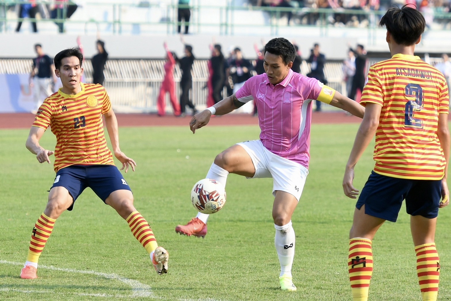 ธรรมศาสตร์ ชนะ จุฬาฯ 2-1 คว้าแชมป์บอลประเพณีฯ ครั้งที่ 75