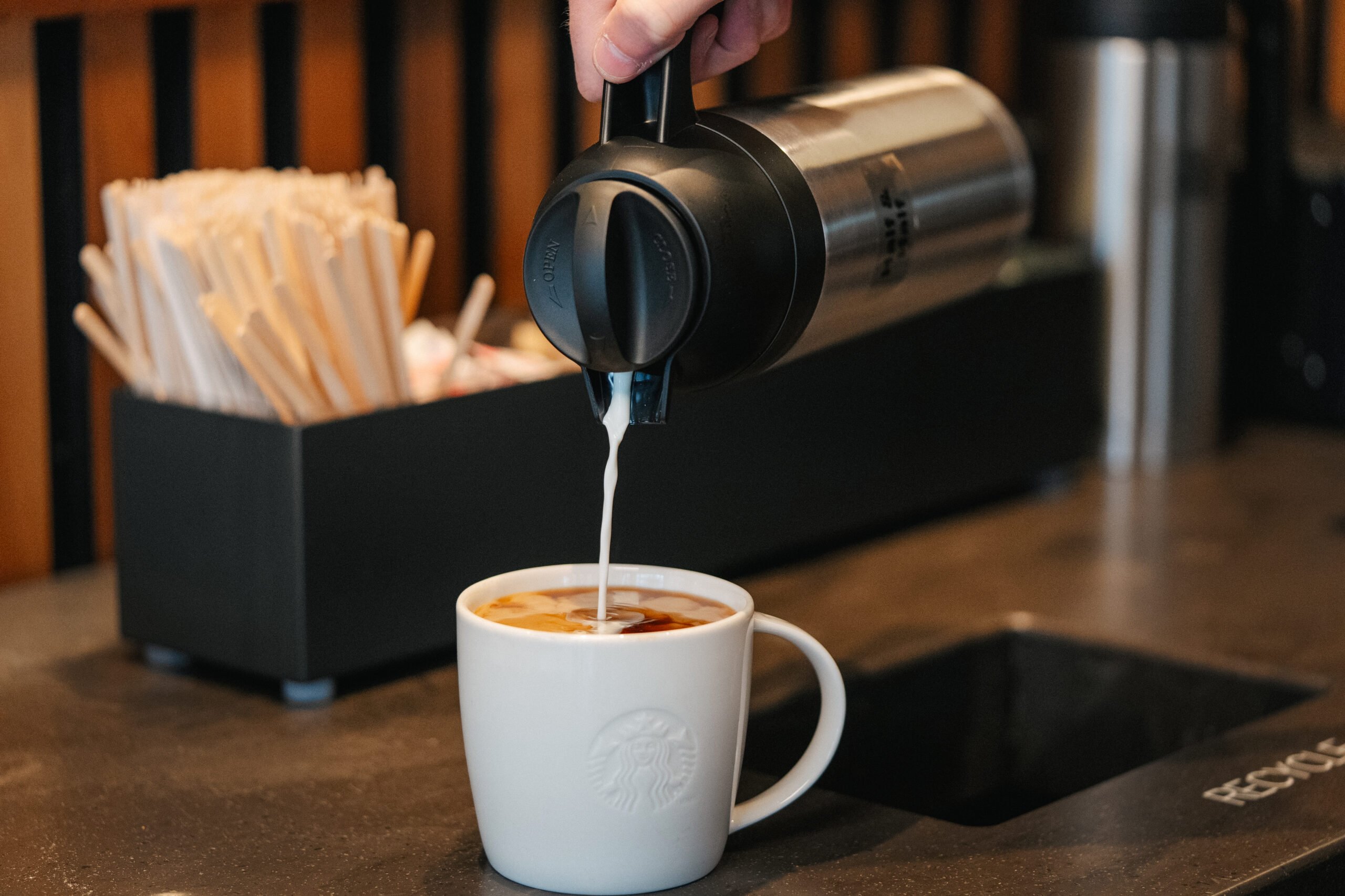 สตาร์บัคส์ เตรียมปรับลดเมนู เหตุ “ซับซ้อนมากเกินไป”