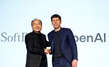 มาซาโยชิ ซัน (Masayoshi Son) ซีอีโอซอฟต์แบงก์ (SoftBank) และแซม อัลต์แมน (Sam Altman) ซีอีโอของโอเพ่นเอไอ (OpenAI) ภาพโดย REUTERS/Kim Kyung-Hoon