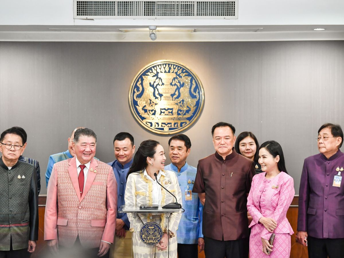 นายกฯ รับ พรรคร่วมเห็นต่างเรื่องปกติ เล่นมุขกวักมือ “อนุทิน” ลบรอยร้าว