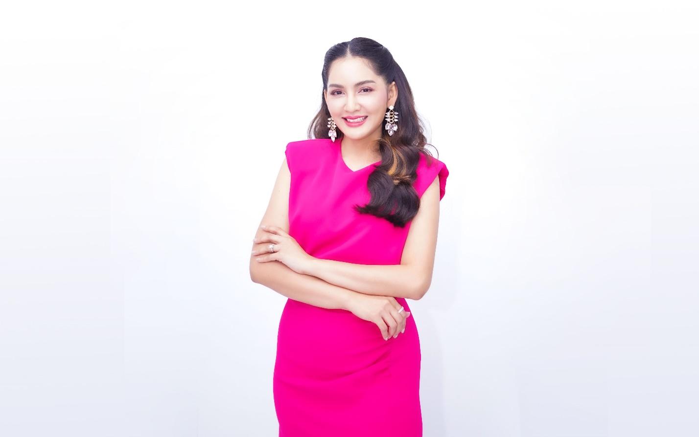 นัชชา ลอยชูศักดิ์
