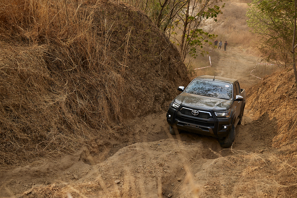 TOYOTA 4X4 OFF-ROAD TRAINING