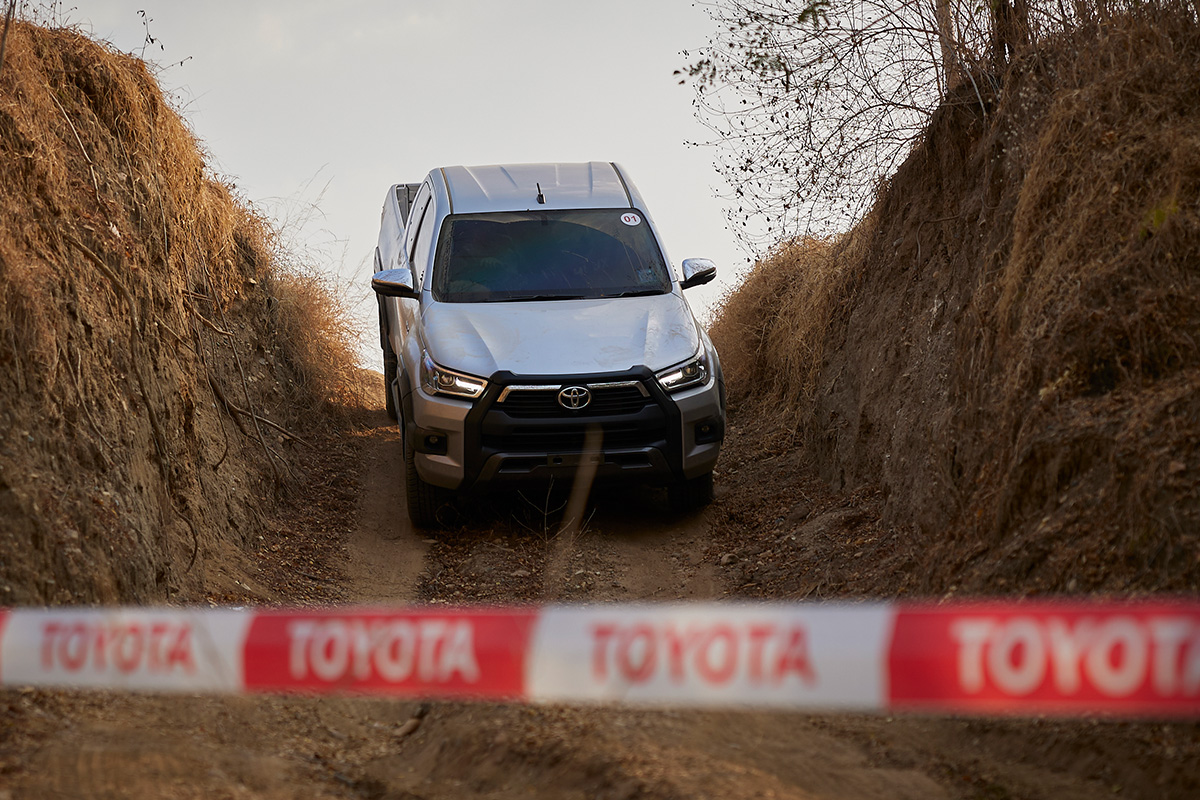 TOYOTA 4X4 OFF-ROAD TRAINING