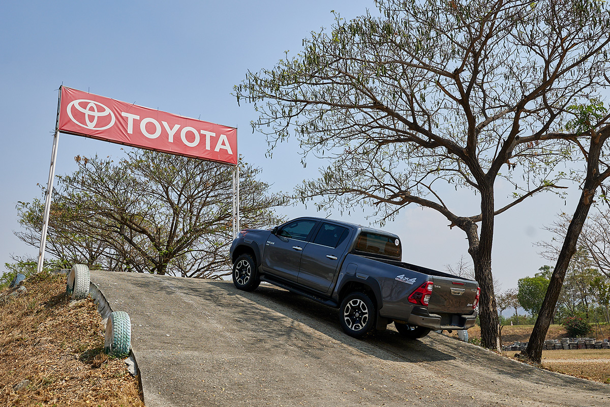 TOYOTA 4X4 OFF-ROAD TRAINING