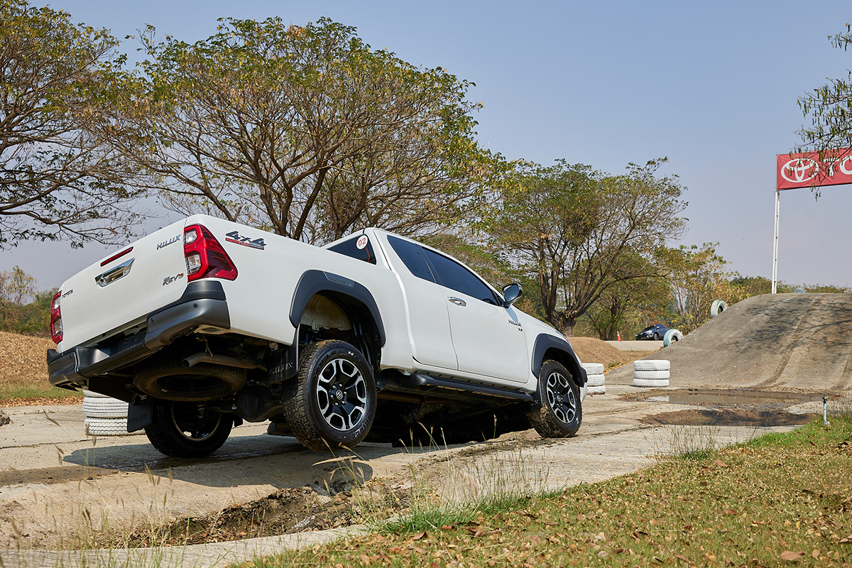 TOYOTA 4X4 OFF-ROAD TRAINING