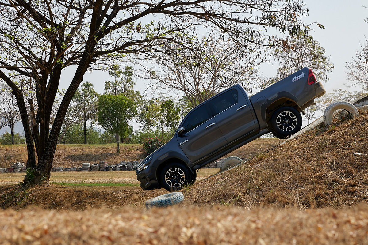 TOYOTA 4X4 OFF-ROAD TRAINING