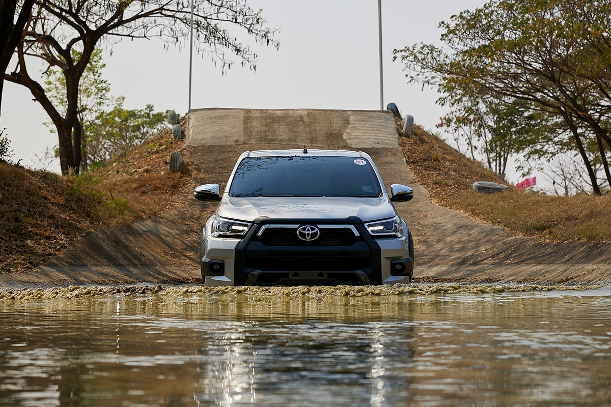 TOYOTA 4X4 OFF-ROAD TRAINING