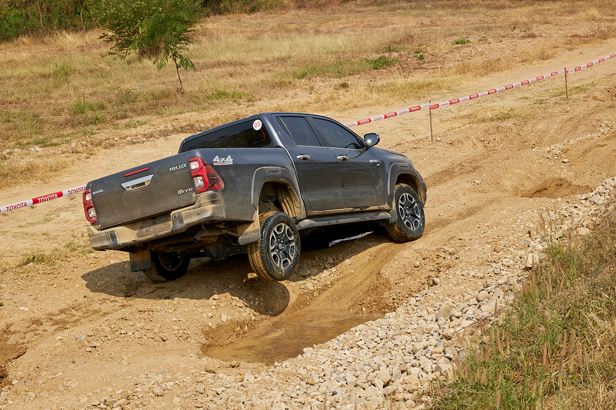 TOYOTA 4X4 OFF-ROAD TRAINING