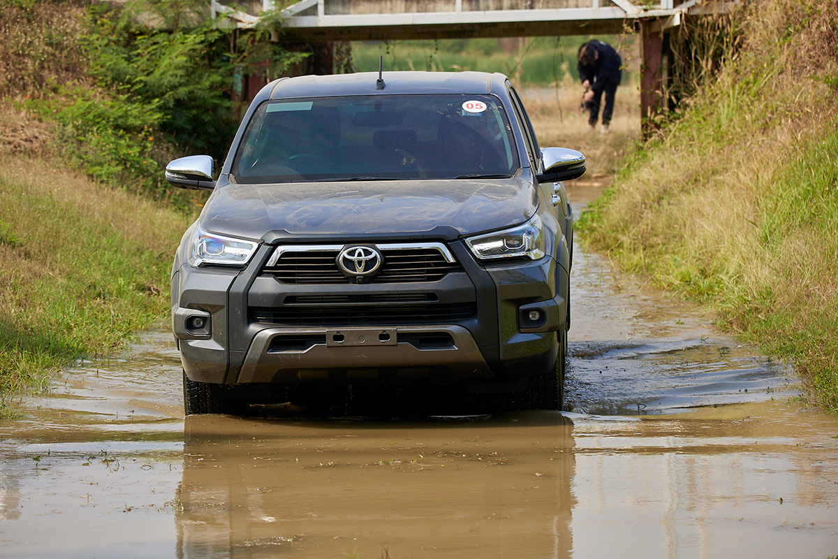 TOYOTA 4X4 OFF-ROAD TRAINING