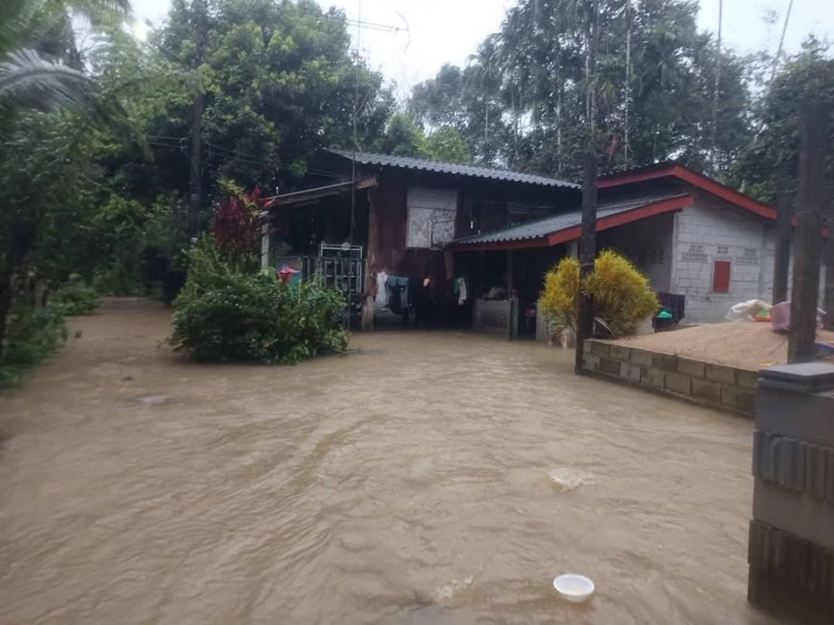 นราธิวาส ฝนกระหน่ำ น้ำท่วม 3 อำเภอ ผู้ว่าฯ เร่งช่วยเหลือผู้ประสบภัย
