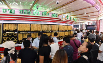 ประชาชนแห่เข้าคิวขายทองแน่นเยาวราช