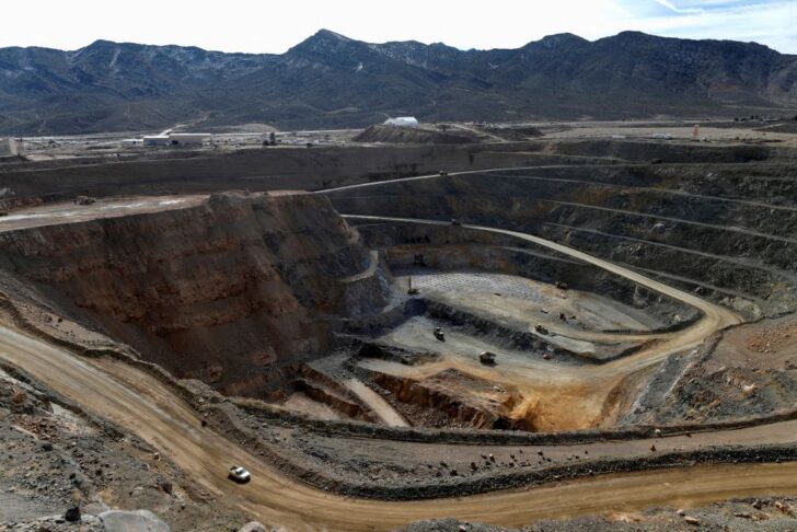 2025-03-20T211307Z_2008050707_RC28HDAGTTXA_RTRMADP_3_UKRAINE-CRISIS-USA-MINERALS