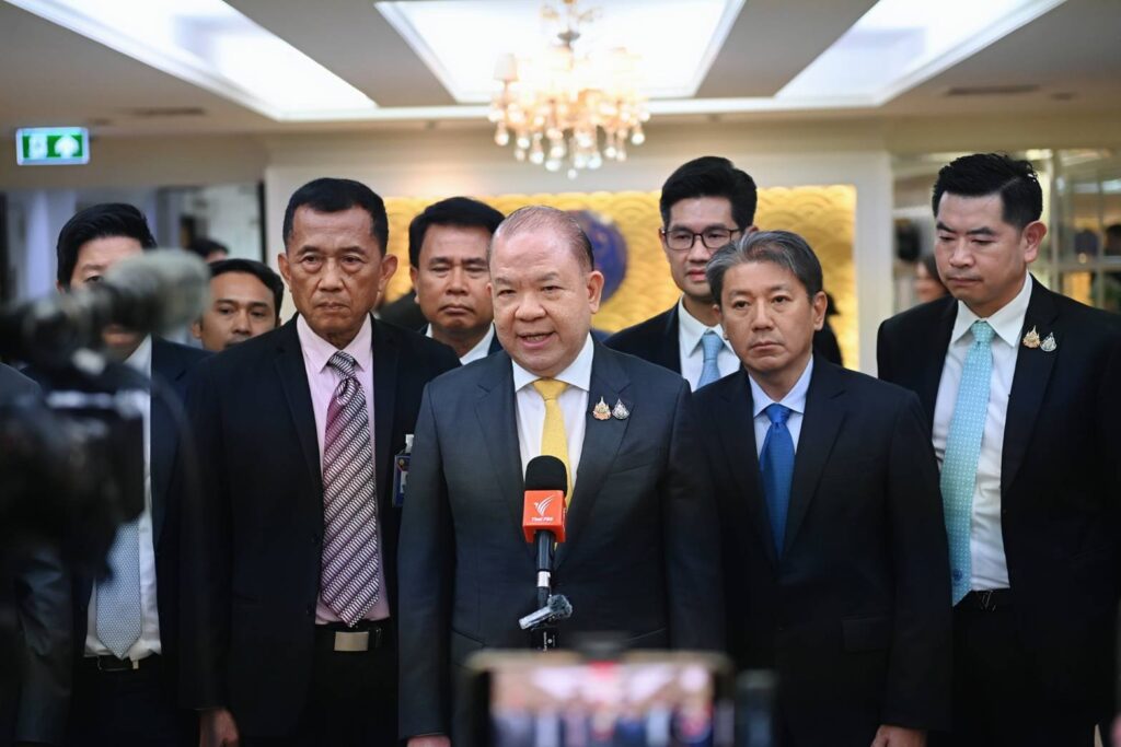 นายพิชัย นริพทะพันธ์